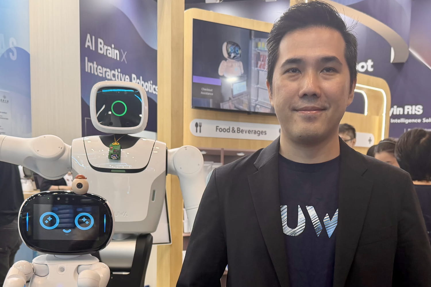 Daniel Chang (Nuwa Robotics) "Users without programming skills can create interaction scenarios with Nuwa Robotics robots"