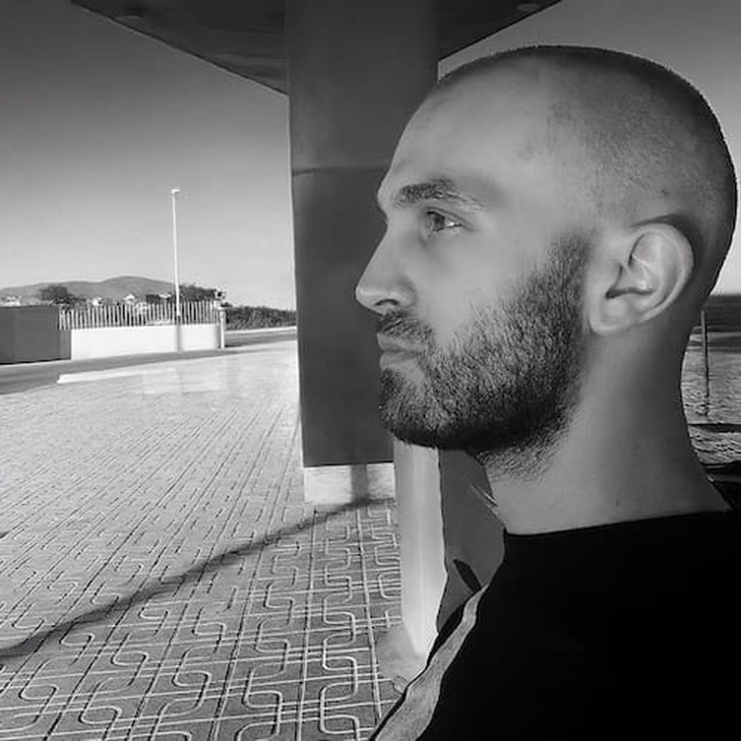 AI does not create giants, it multiplies small players