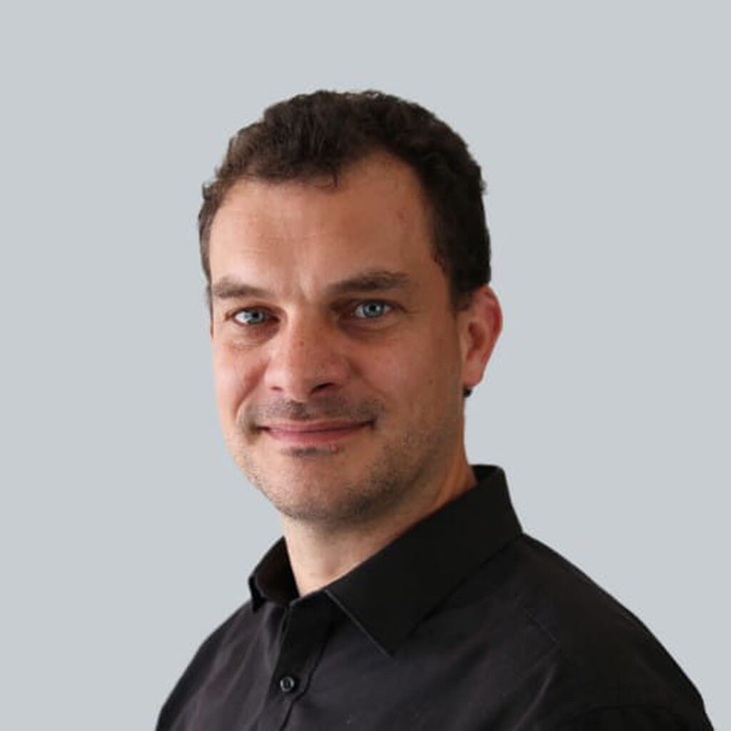 Autonomous agents and Edge AI, how the mobile application mutates to become an orchestrator “Hub”
